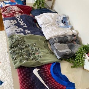 🚨 FINAL OFFER 🚨
 lot of 8 long sleeve shirts - size 6 boys